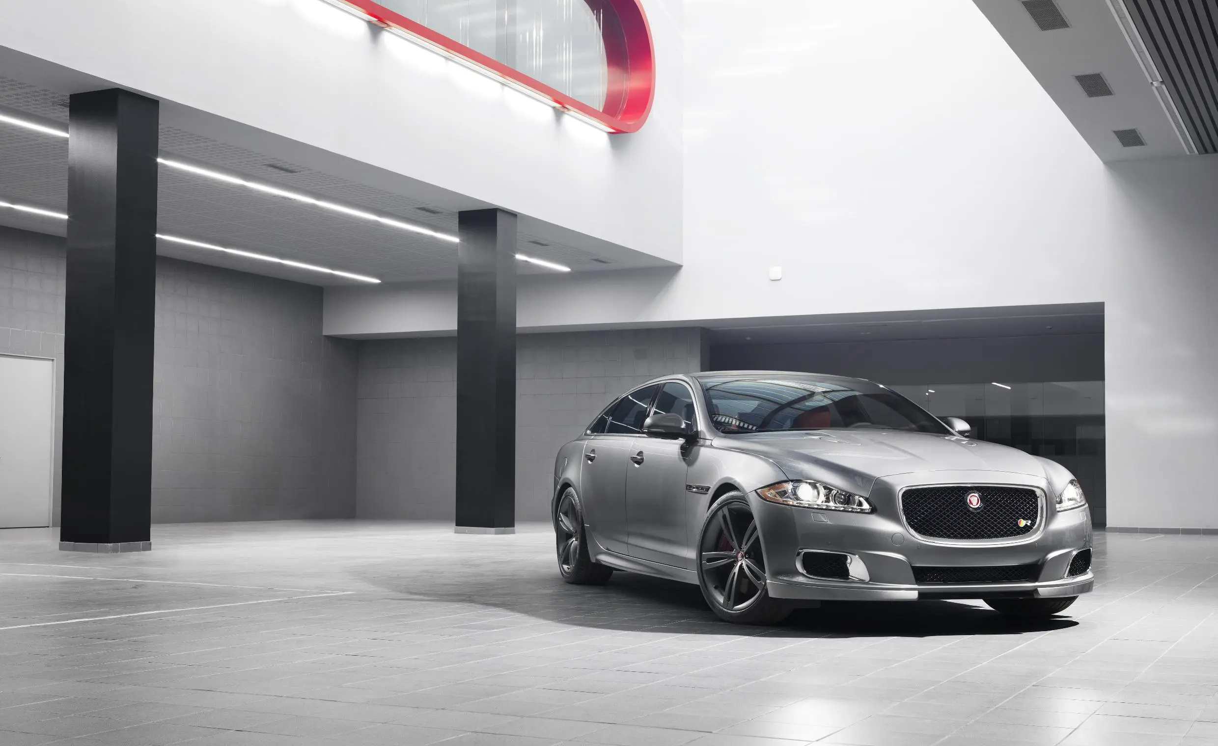 Lowered suspension and low profile 265/35 and 295/30 Pirelli rubbers fill out the Jag’s muscular wheel arches nicely
