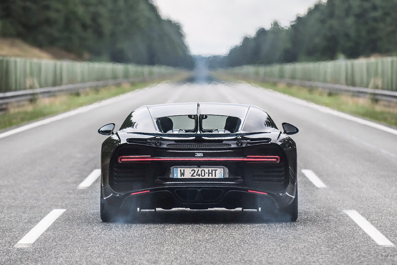 0-400-0 km/h in 42 seconds: Bugatti Chiron screeches into the record books