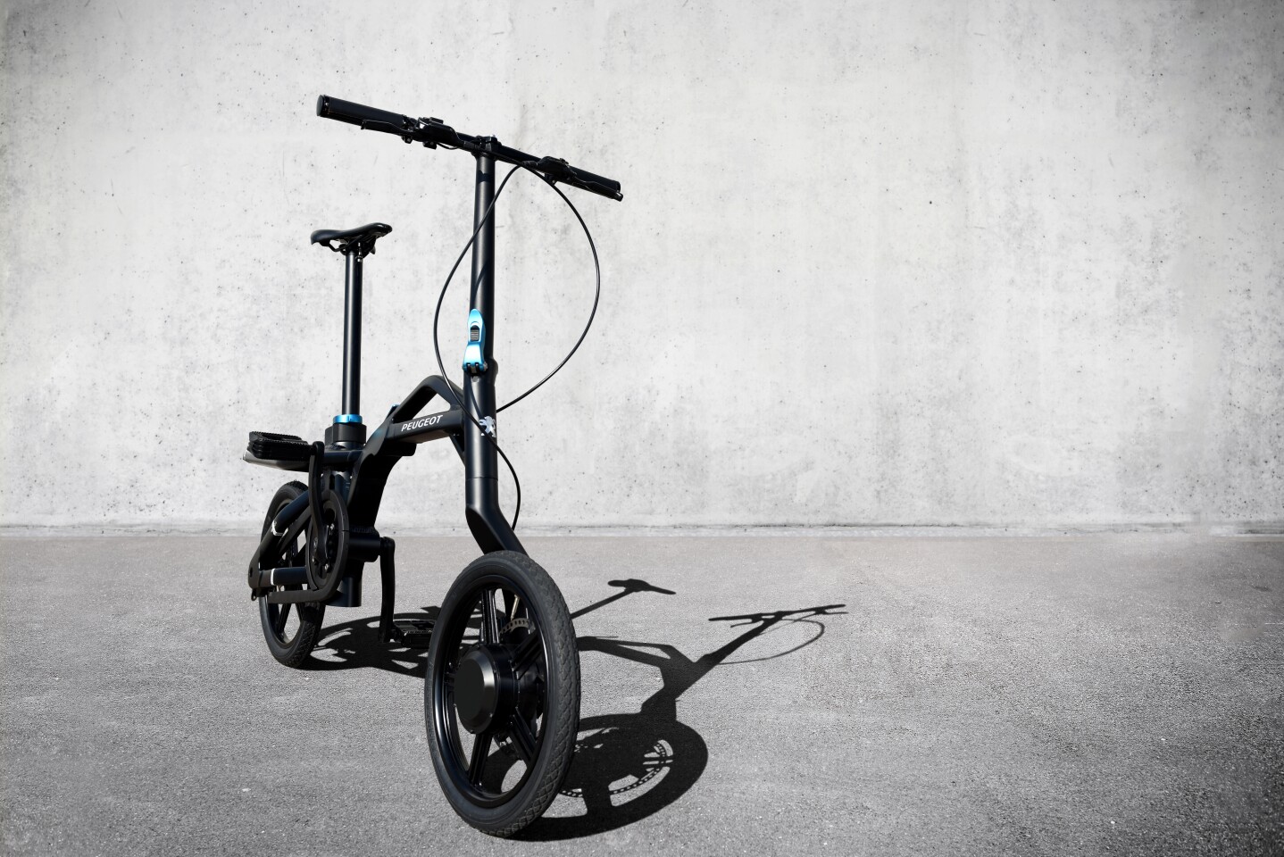 Both 16-inch wheels are stopped by disc brakes