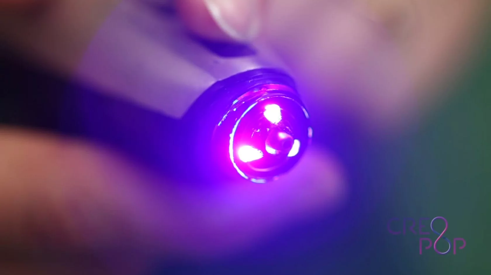 The CreoPop pen uses three UV light diodes, which are reported to be of similar strength to ordinary sunlight
