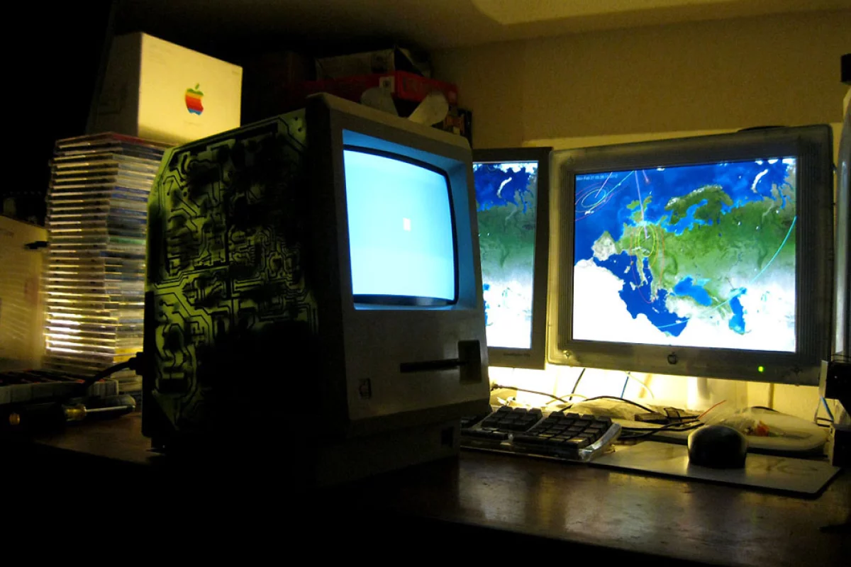 The Macintosh 128K prototype that is up for sale on eBay