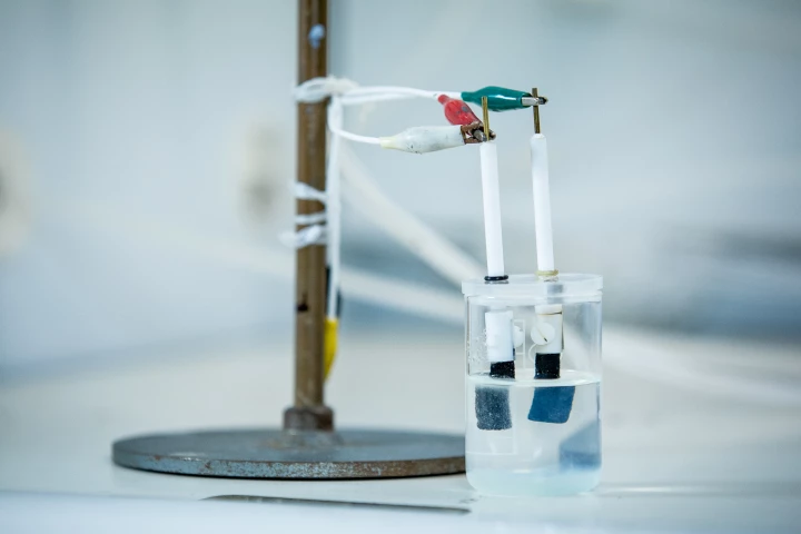The new catalyst splits seawater and generates hydrogen extremely efficiently in the lab, resisting corrosion and avoiding chlorine production. The research team says it'll be easy to manufacture at scale, and should be cheap enough at commercial scale to help green hydrogen compete with fossil fuels