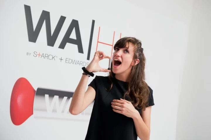 When sprayed into the mouth, WAHH Quantum Sensations is said to produce a slight light-headedness which passes almost immediately