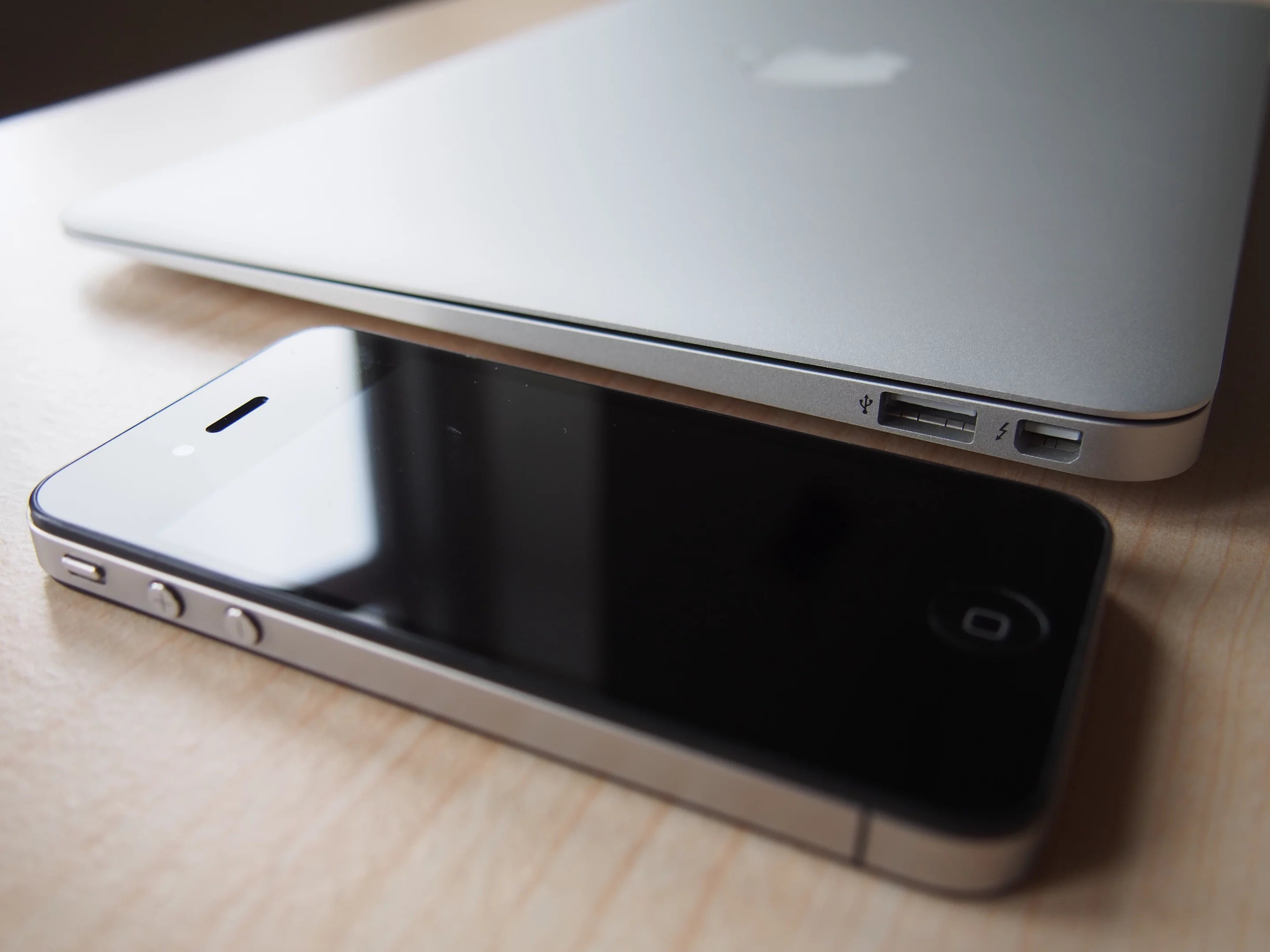 11-inch MacBook Air size, compared with iPhone 4