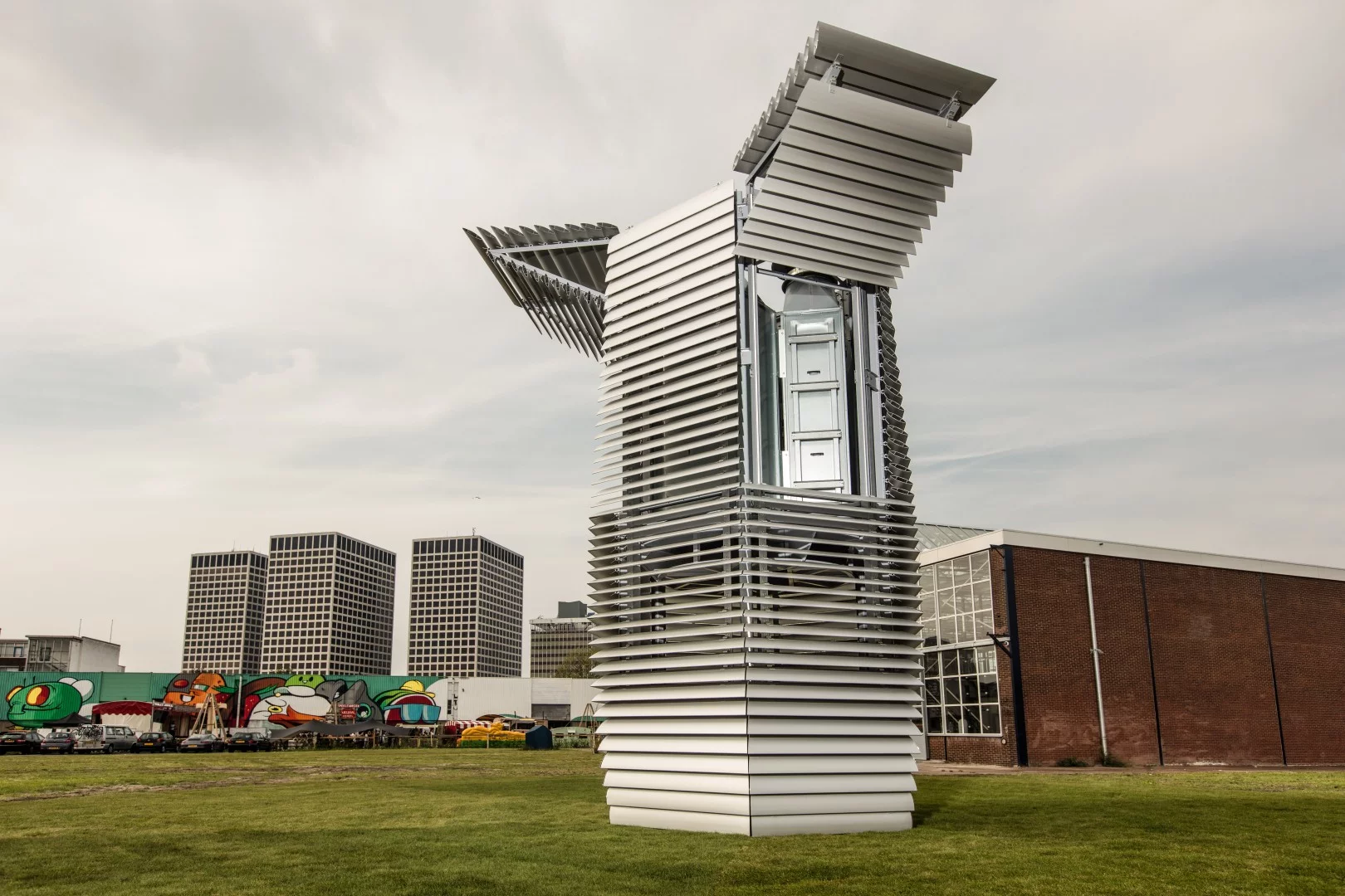 Scientists at the Eindhoven University of Technology studied the effectiveness of the Smog Free Tower and found it can capture up to 70 percent of PM10 particles