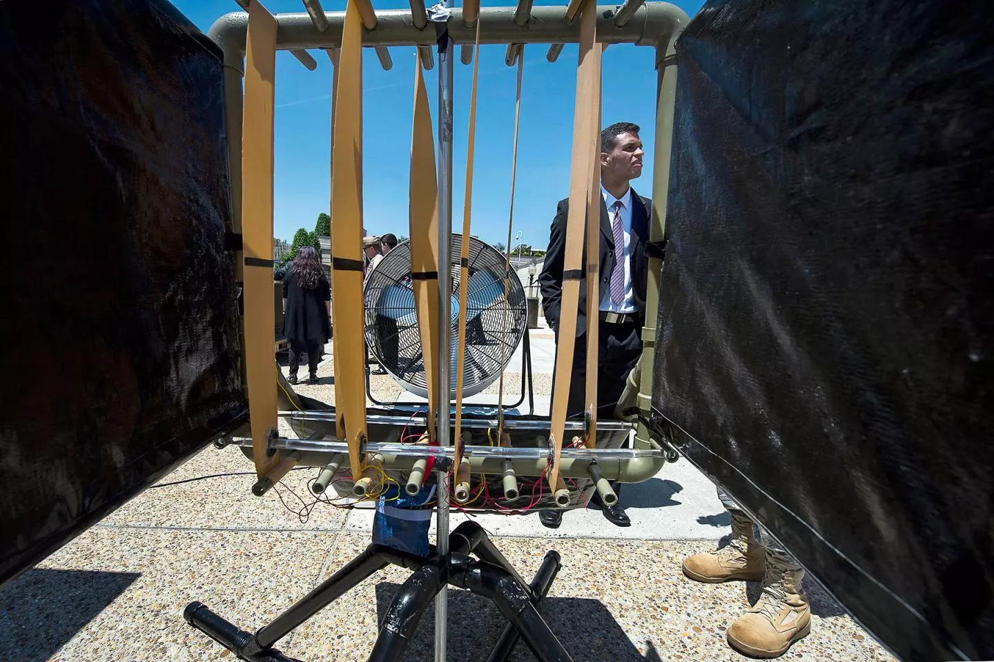 A demo of the prototype device – note the magnetic pipe passing through the induction coils at the bottom of the strips