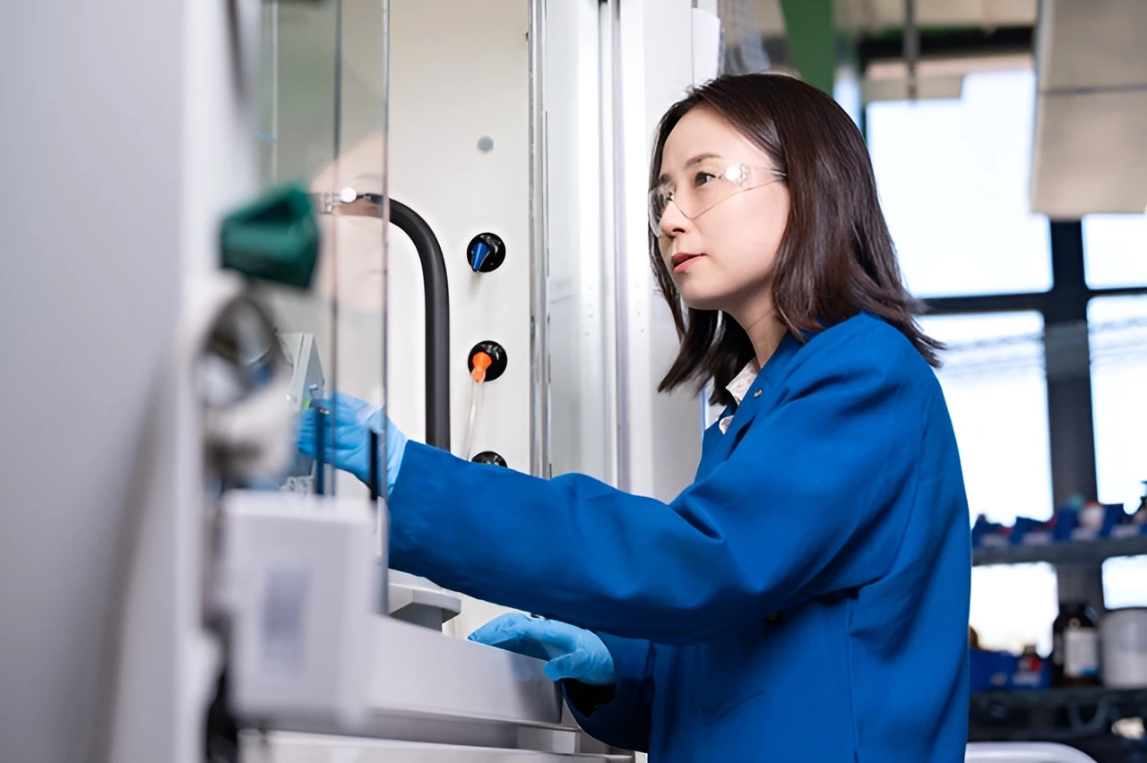 Assoc. Prof. Grace Han at work in her lab