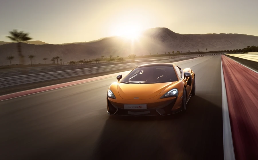 The McLaren 570S Coupé is powered by a 3.8-l V8 twin-turbo engine