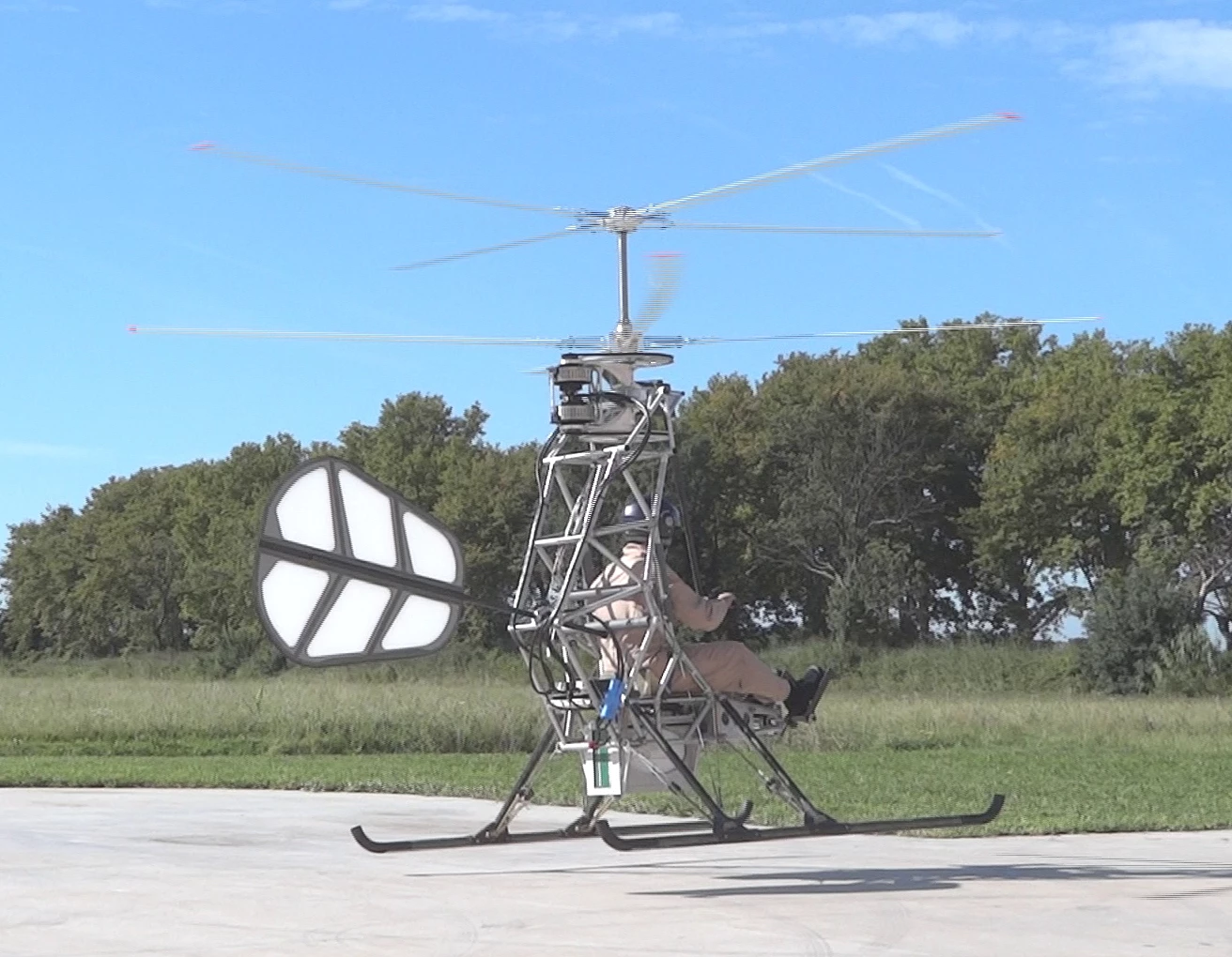 Pascal Chretien - the first manned electric helicopter flight