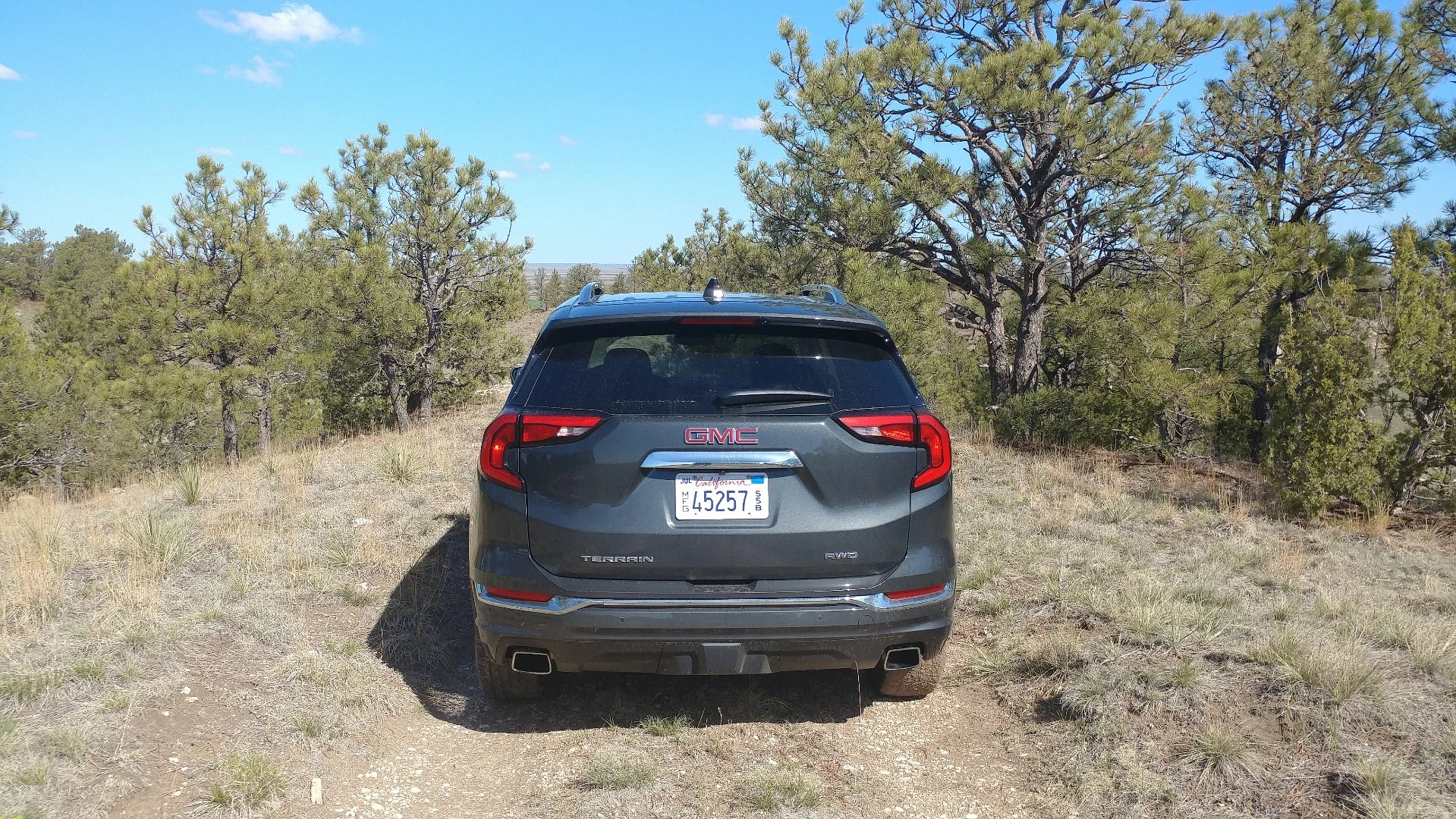 The sporty stance of the 2018 GMC Terrain belies its relatively high ground clearance