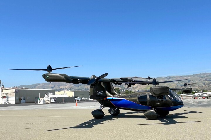 Fully unfolded into aircraft mode, the Aska A5 is less of a visual calamity than it is on the road