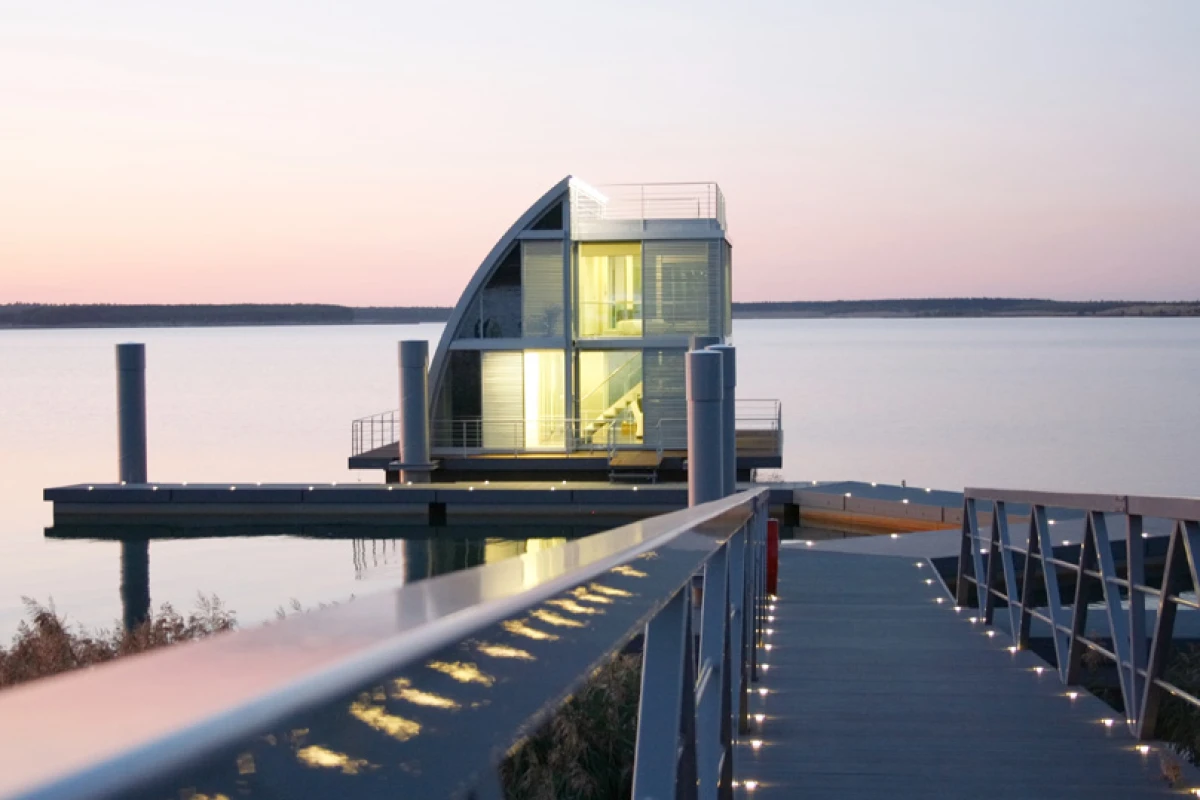 The Lausitz Geierswald Resort features a village consisting of modular floating homes