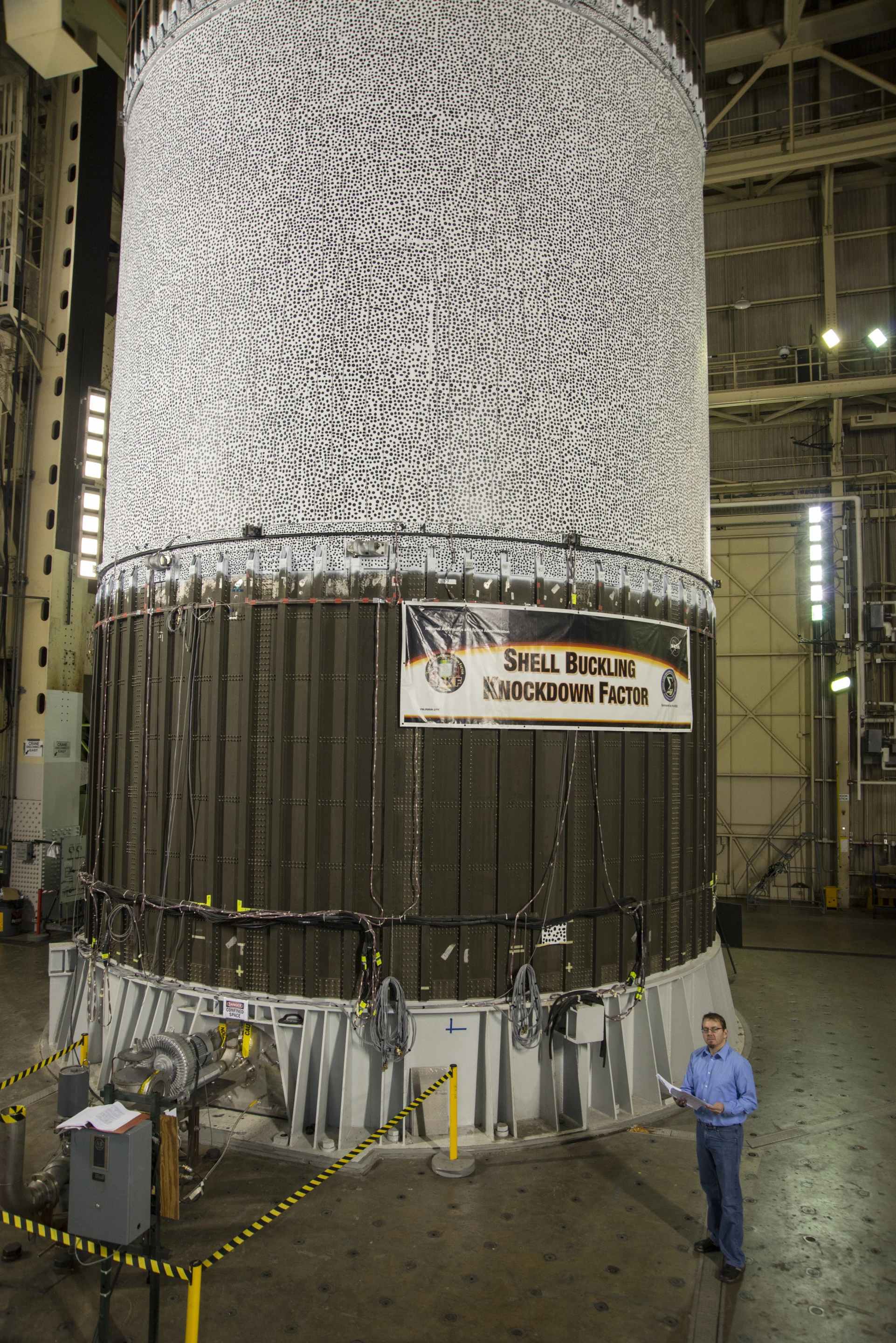 The tank is similar in size to that which wil be used on the SLS (Image: NASA/MSFC/Fred Deaton)