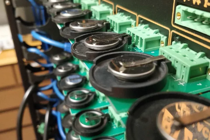 A device used by University of Texas at Austin researchers to test a new lithium-sulfur battery, which offered a four-fold increase in lifespan over conventional designs