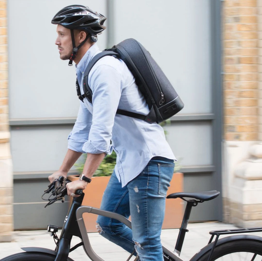 Hitting Kickstarter today, the Agazzi Pro is a stylish, minimalist and water-resistant backpack
