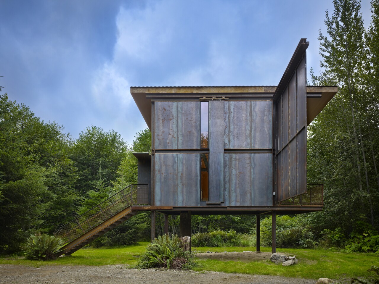 Sol Duc Cabin was recognized in the The One and Two Family Custom Residences category (Photo: Benjamin Beschneide)
