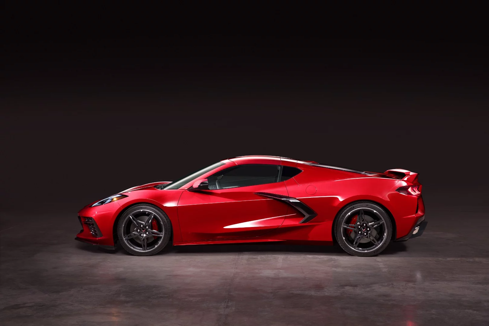 The exterior design of the 2020 Corvette Stingray features the proportions expected of a mid-engined supercar, including the fat rear end and forward-leaning bias most associated with them