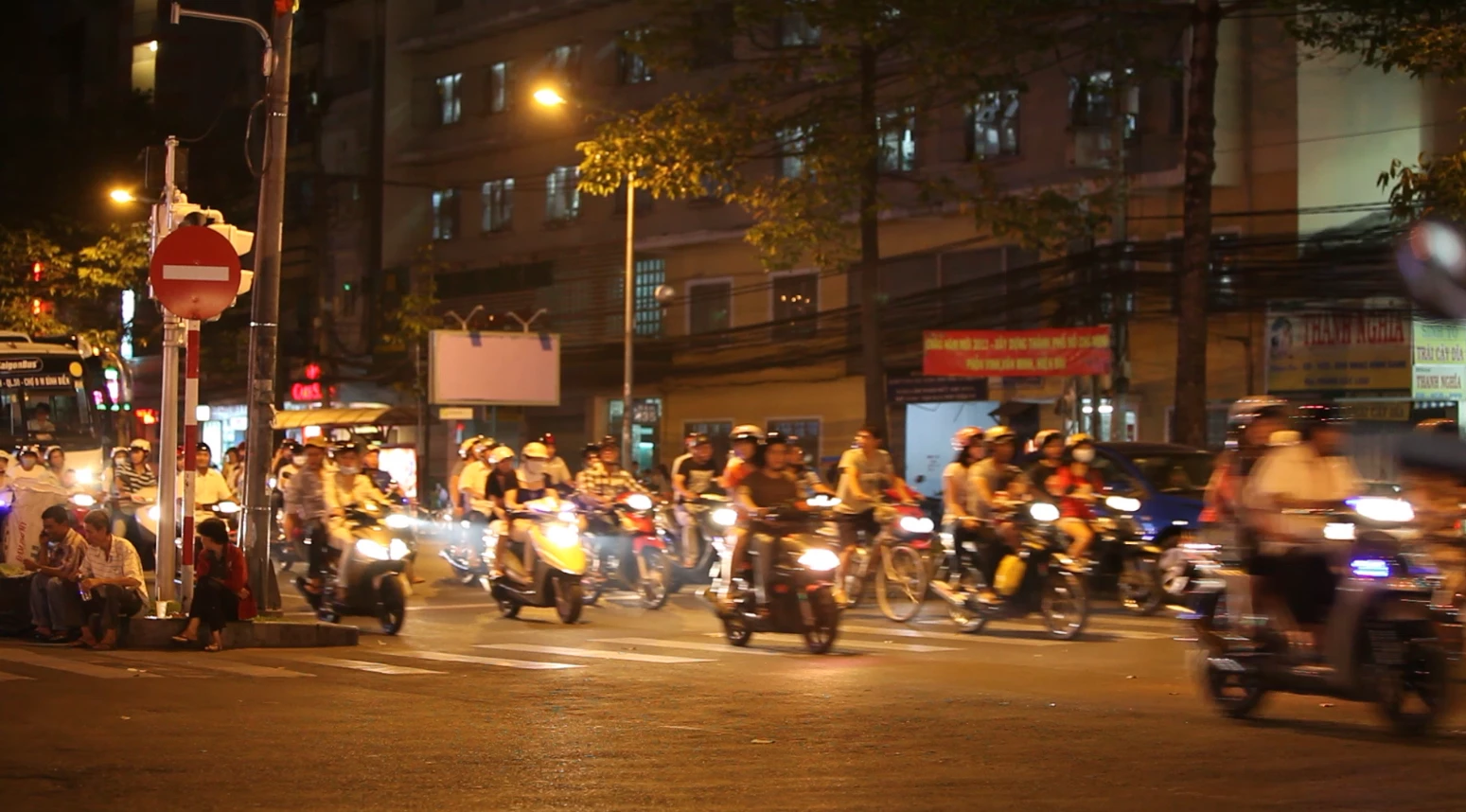 A slight shift in traffic composition from cars to motorcycles has been found to significantly reduce traffic congestion and emissions
