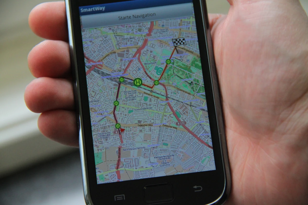 SMART-WAY is an app currently in development, that would show commuters how to reach their destination using public transit, and update route information in real time (Photo: Fraunhofer)