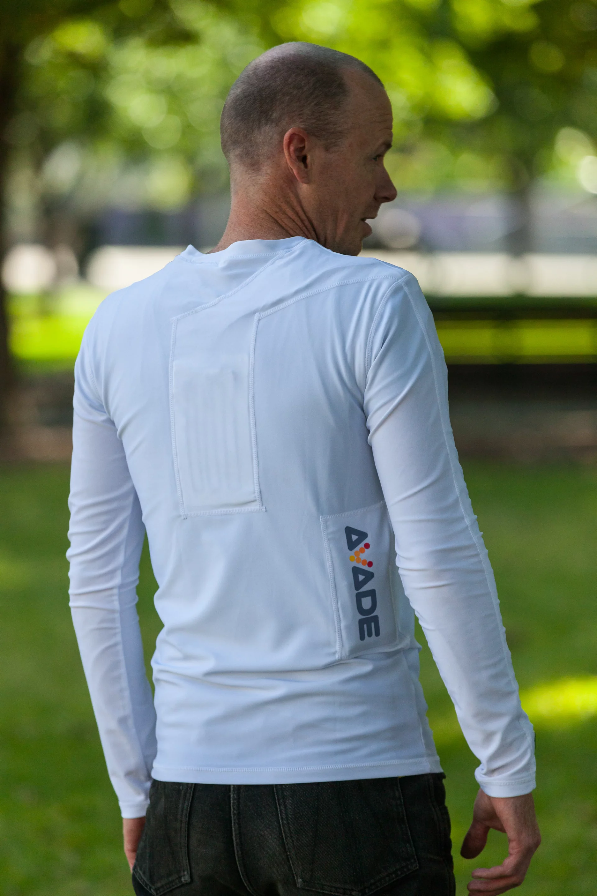 At first glance the Avade doesn't look a lot different to many long-sleeved sports garments (Photo: Loz Blain/Gizmag.com)