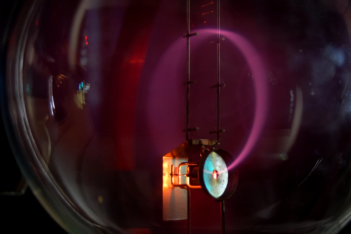 Electrons bent into a circular path by moving through a magnetic field (Photo: Marcin Bialek)