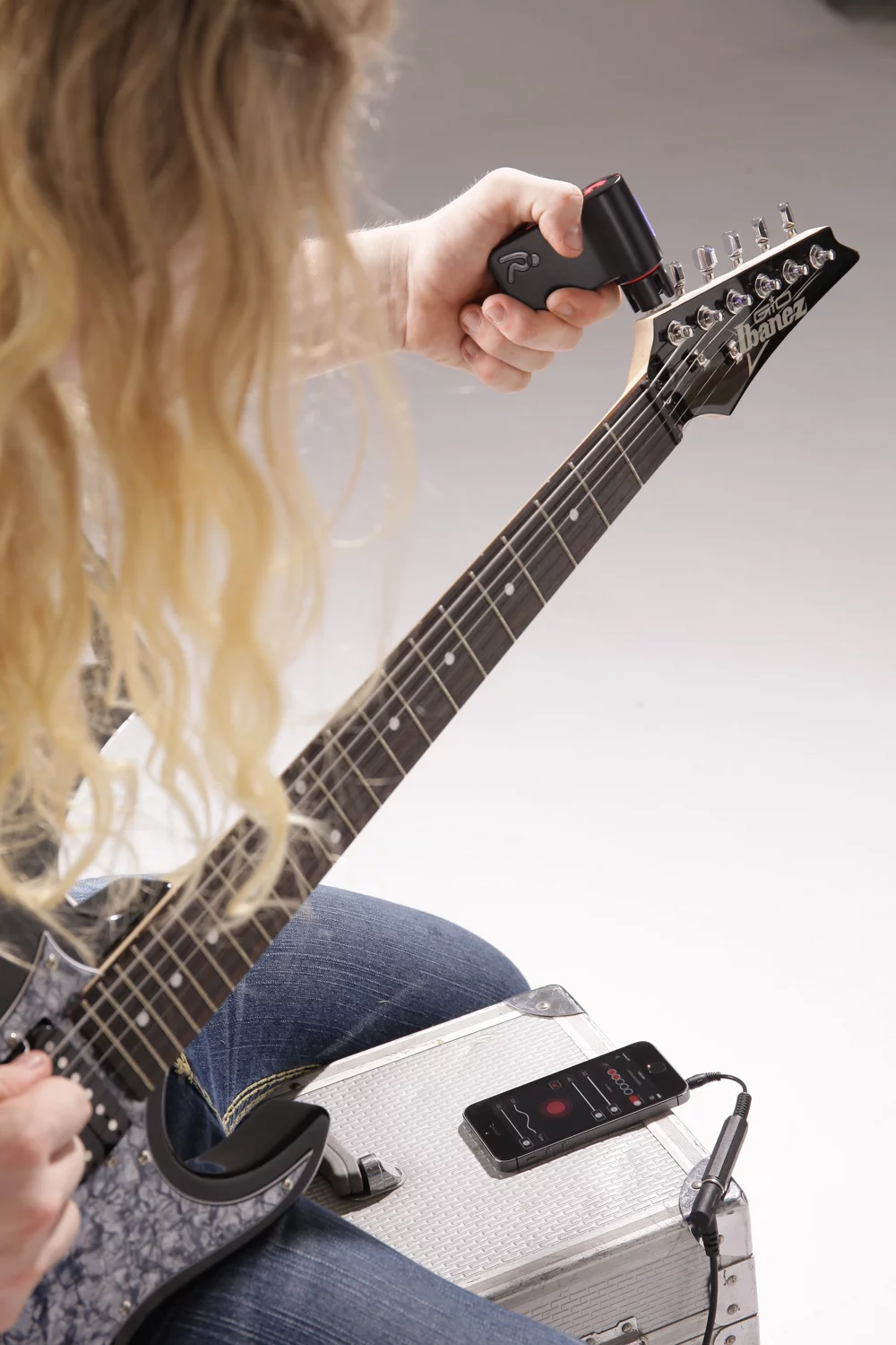 The system offers a tuning range running from A1 (55 Hz) to A5 (880 Hz), and is reported accurate to two cents