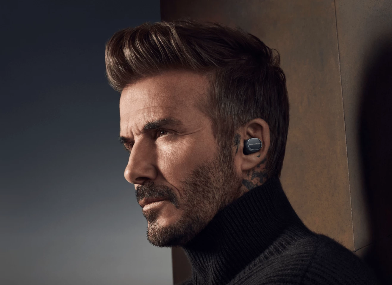 Soccer Spice with B&W's flagship Pi8 earbuds