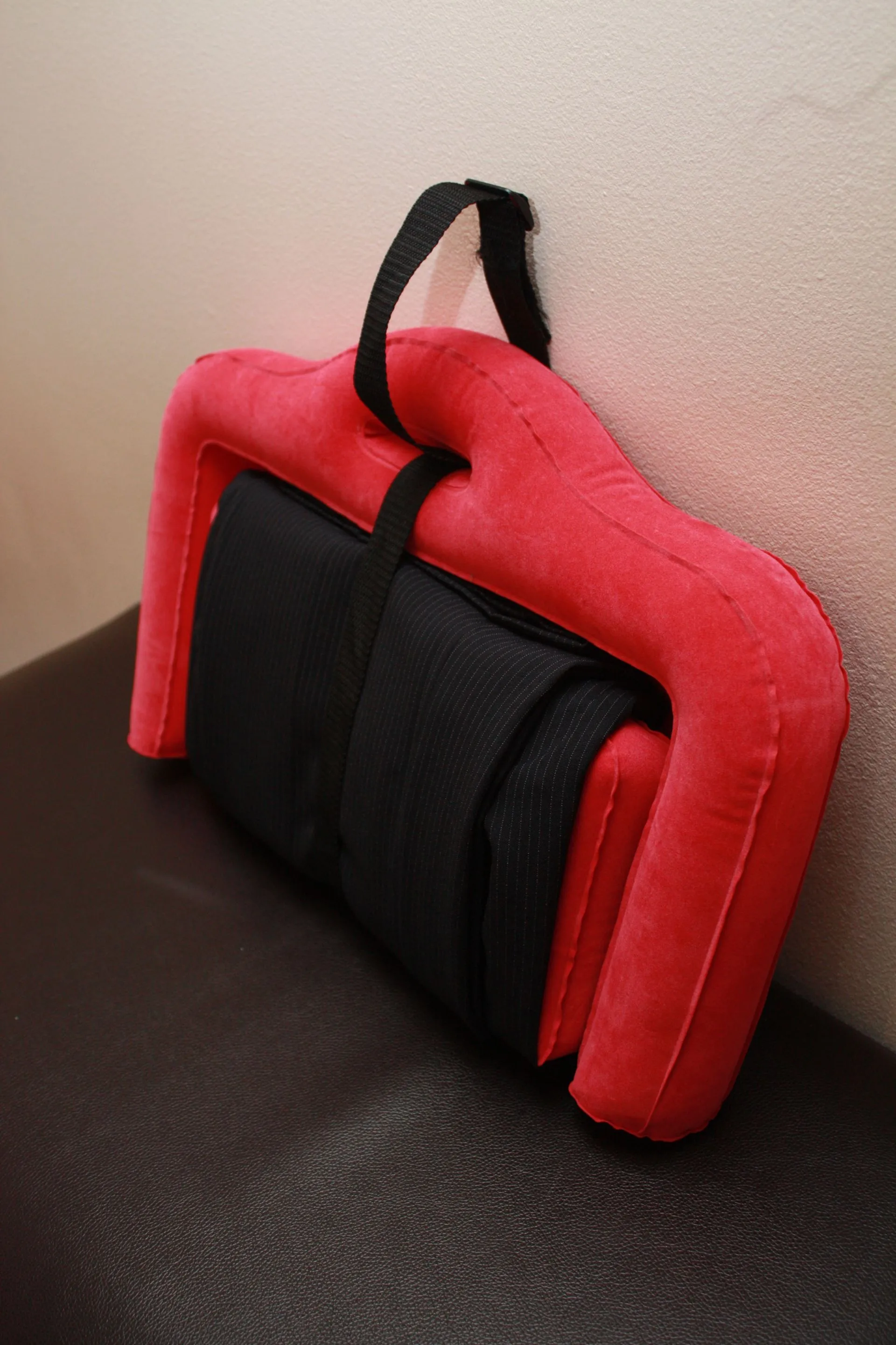 The inflatable Freefold is used exactly the same as its foam counterpart