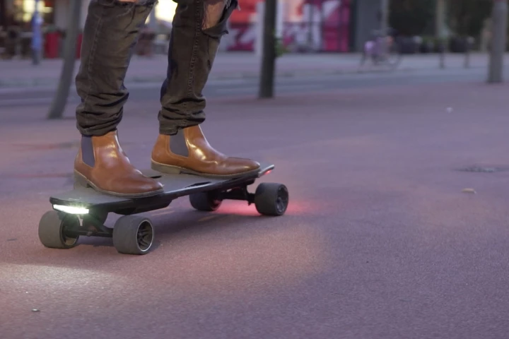 The StarkBoard remote-free electric skateboard is currently raising production funds on Indiegogo