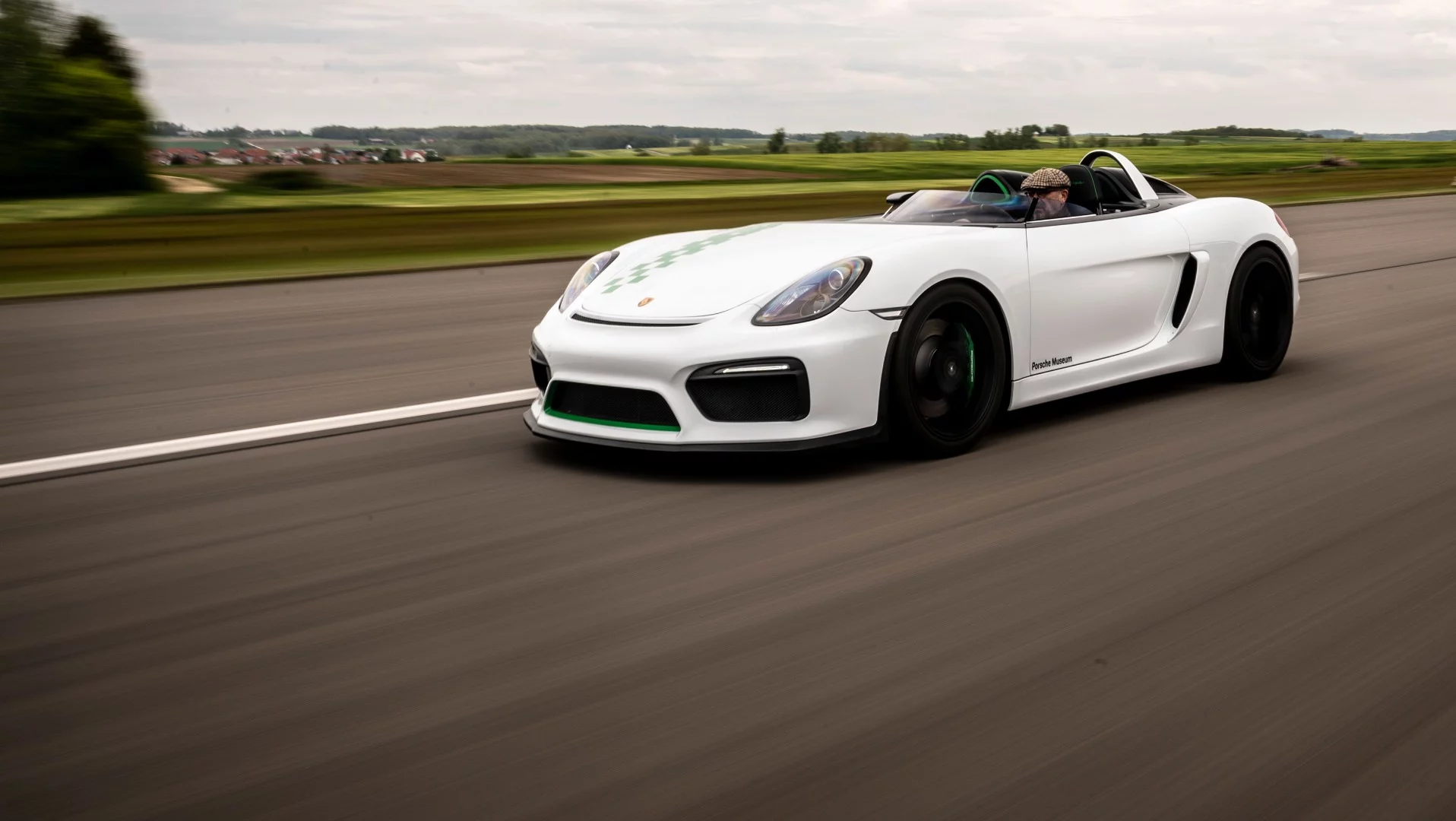 Nearly 300 kg lighter than the 981 Boxster it's based on