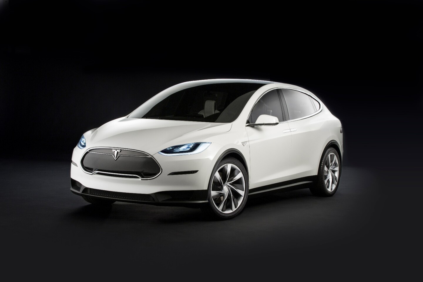 Tesla Model X Launched With Dual Hinge Falcon Wing Doors