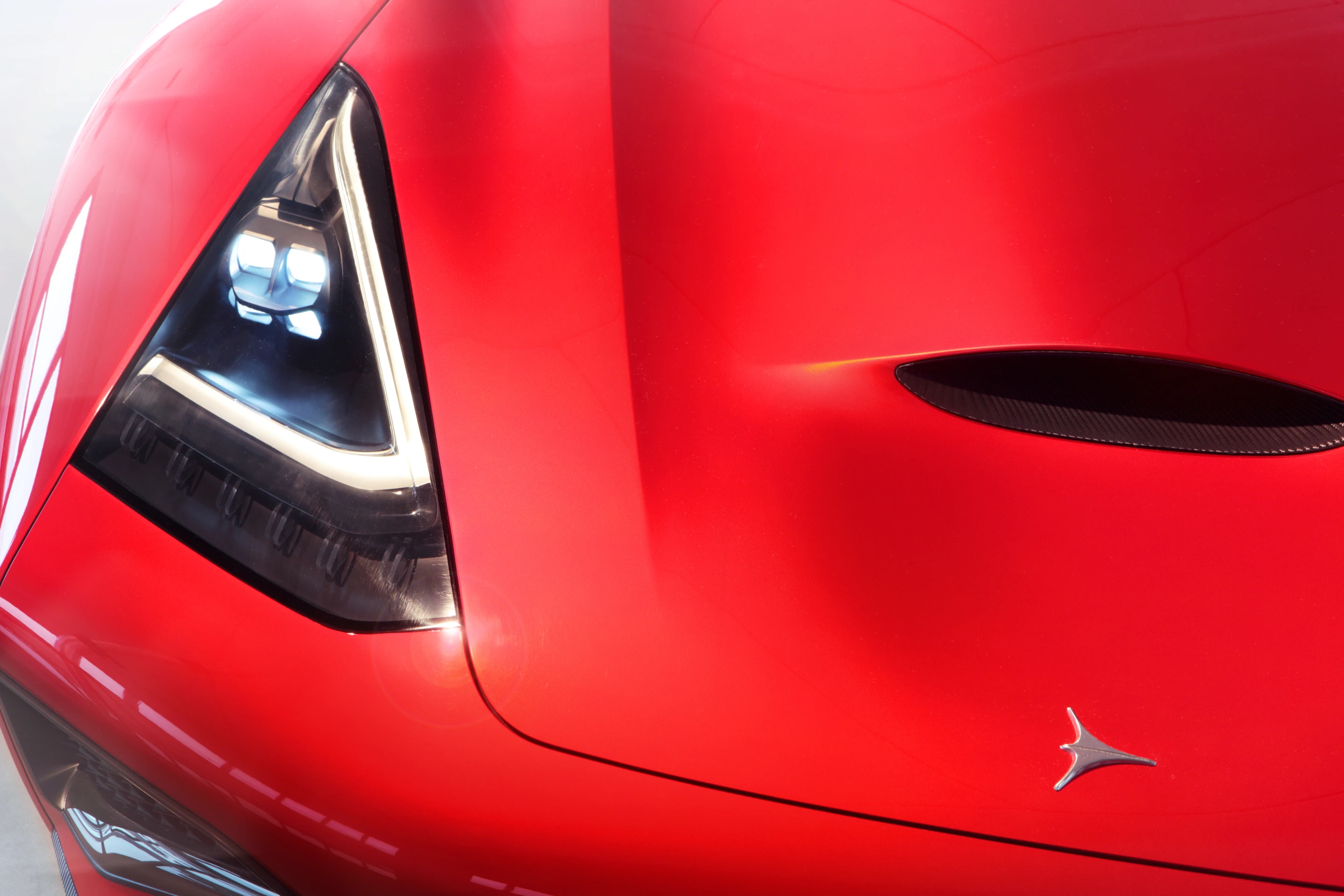 Hood scoop reminiscent of a Ferrari 575 is evident up front