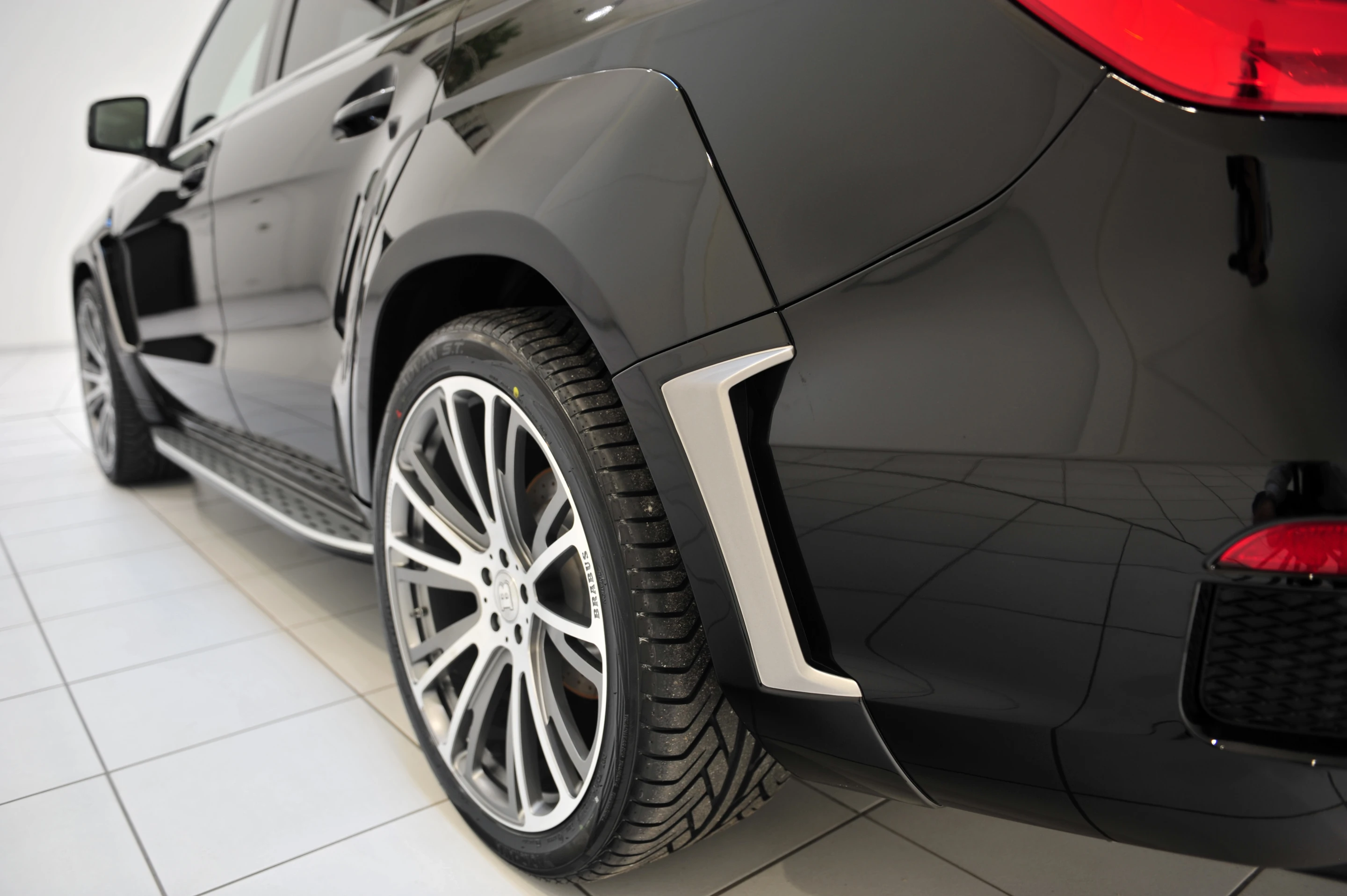 Platinum Edition 11Jx23 forged alloy wheels are available in three designs