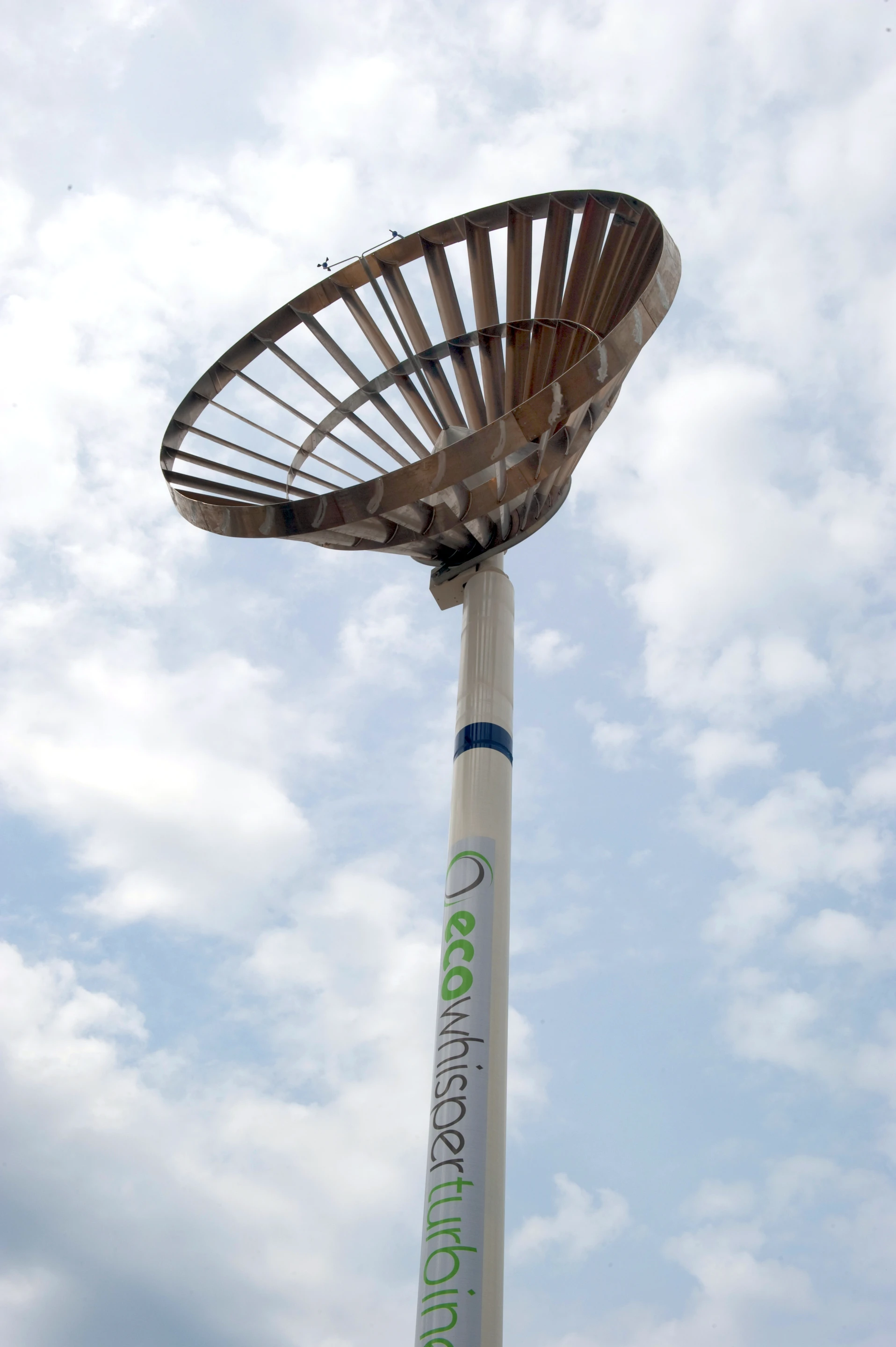 The central hub and the 30 blades that fan out from it are made from aluminum, and the solution incorporates dynamic slew drive technology that negates the need for a tail
