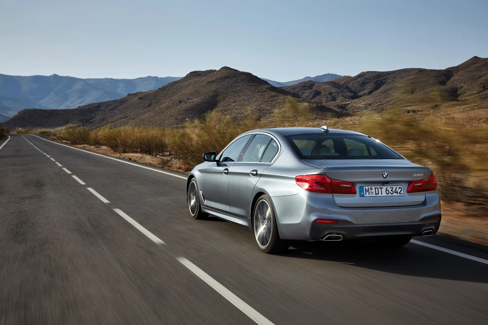 The 5 Series looks almost identical to its predecessor from behind