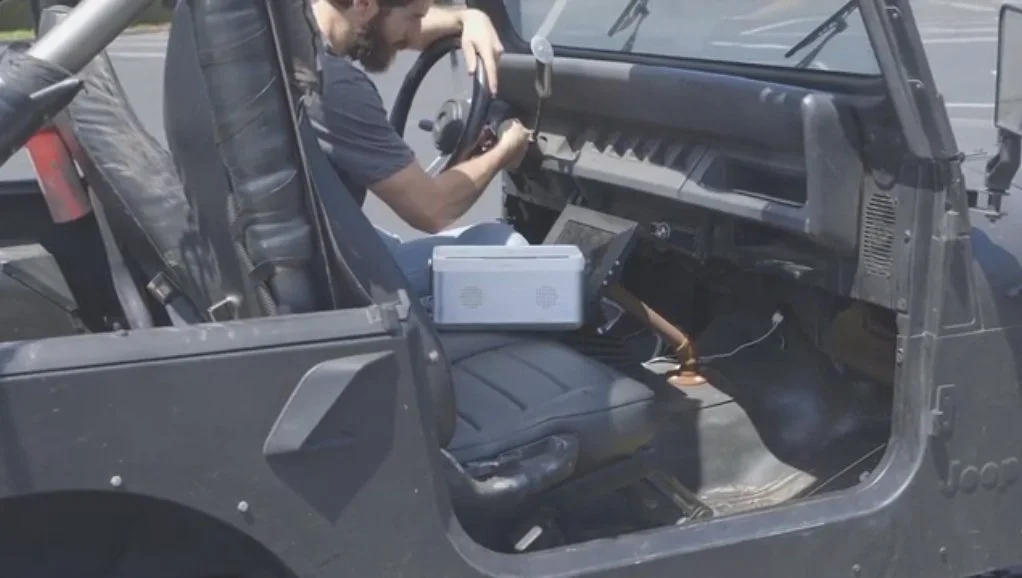 If the car's dead battery needs a jolt, Mr. Everything has a 16 V/2 A DC out port