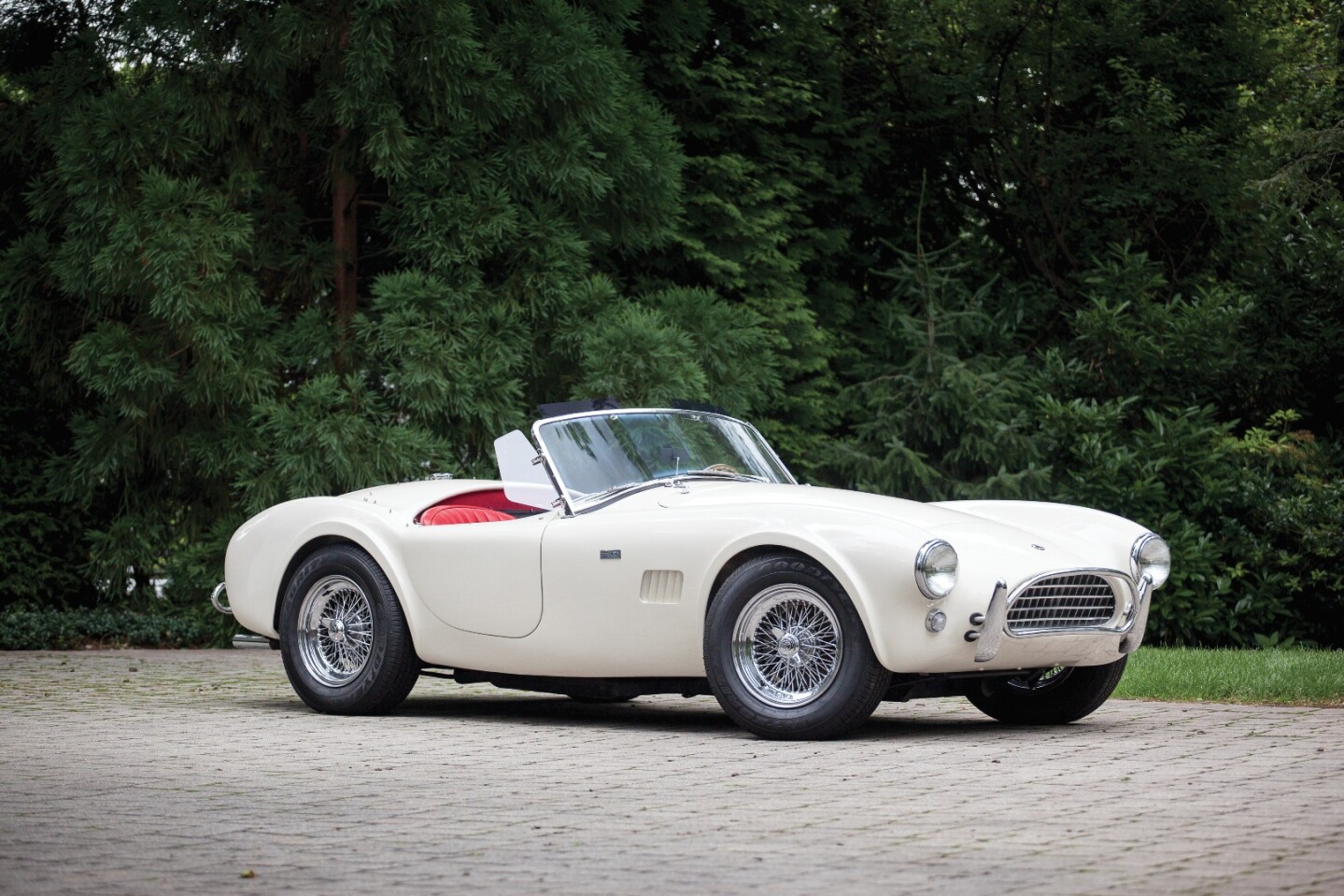 This 1964 Shelby 289 Cobra has an estimated price of $950,000 to $1,100,000