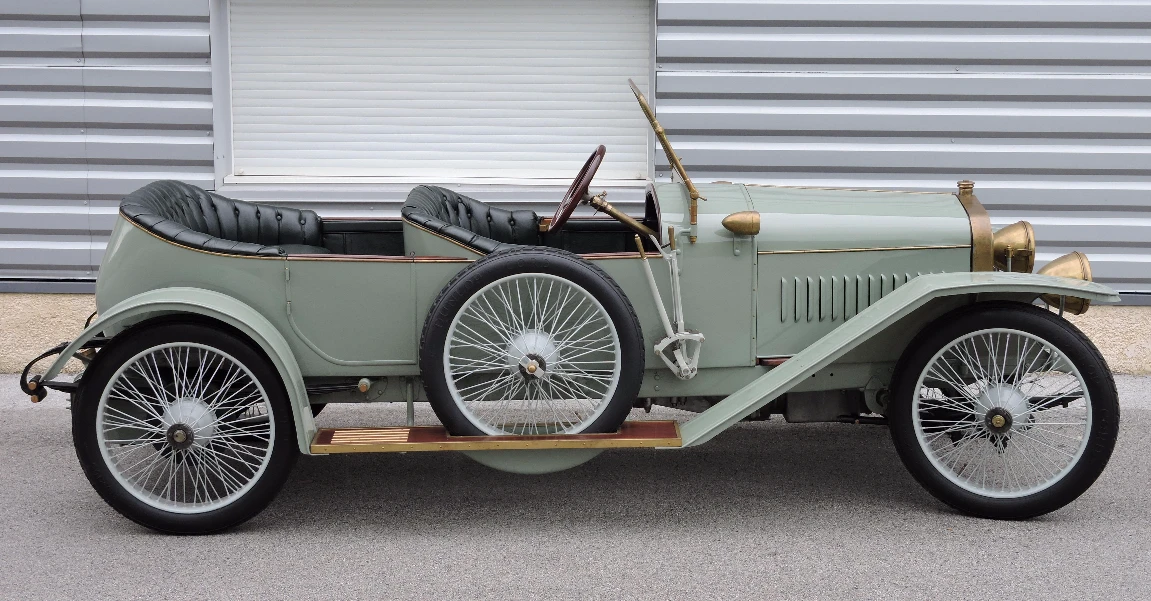 Hispano-Suiza's Voiturettes had two convincing wins in the Coupe d'Ostende on 4 September 1910 and Coupe des Voiturettes at Dieppe on 18 September 1910, prompting the creation of a road car based on the racing car. King Alfonso drove the new model and was so enamoured, he not only purchased one, but gave permission for his name to be used. In all, more than 500 units are believed to have been sold, which explains perhaps why this is sometimes referred to as the first sports car, based on its large production numbers. The pictured car above is a 1913 Hispano-Suiza Alfonso XIII Torpedo Tourer.