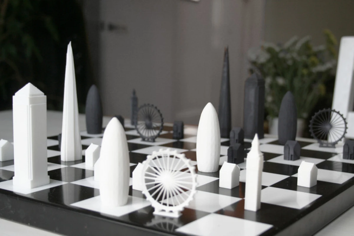 The Skyline Chess set features pieces modeled after London landmarks (Photo: Skyline Chess)