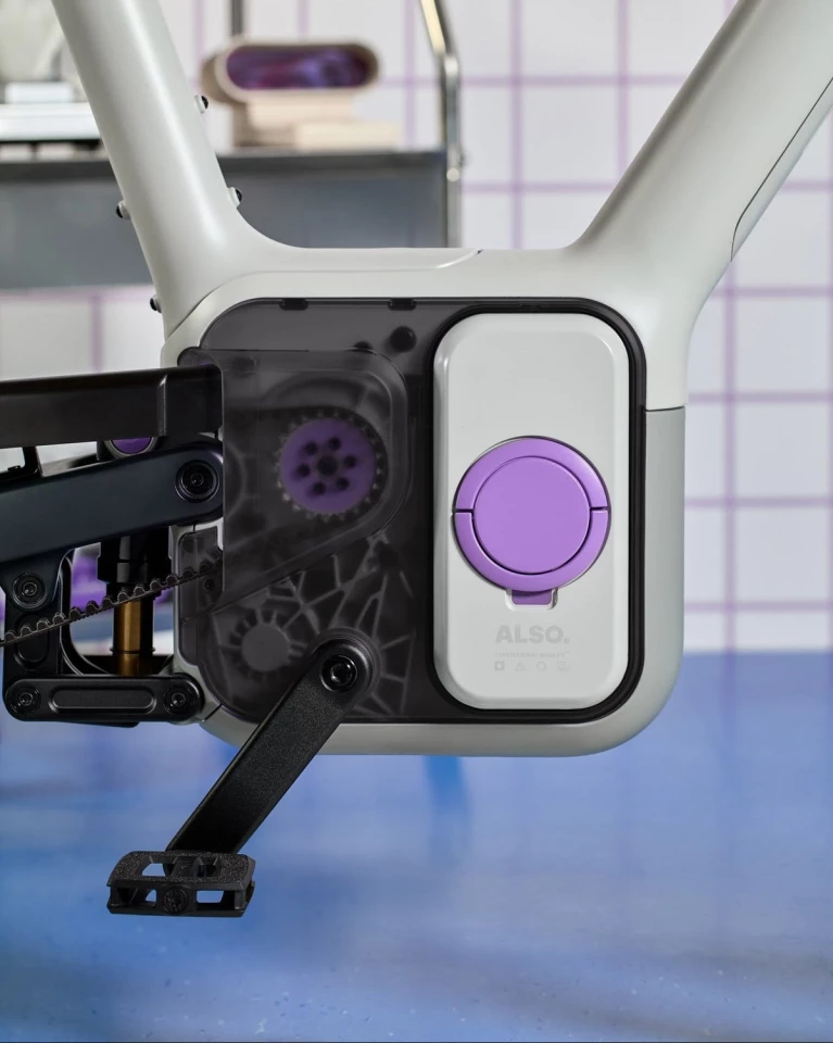 The TM-B's pedals aren't mechanically connected to the rear wheel, but instead to a generator powering the battery