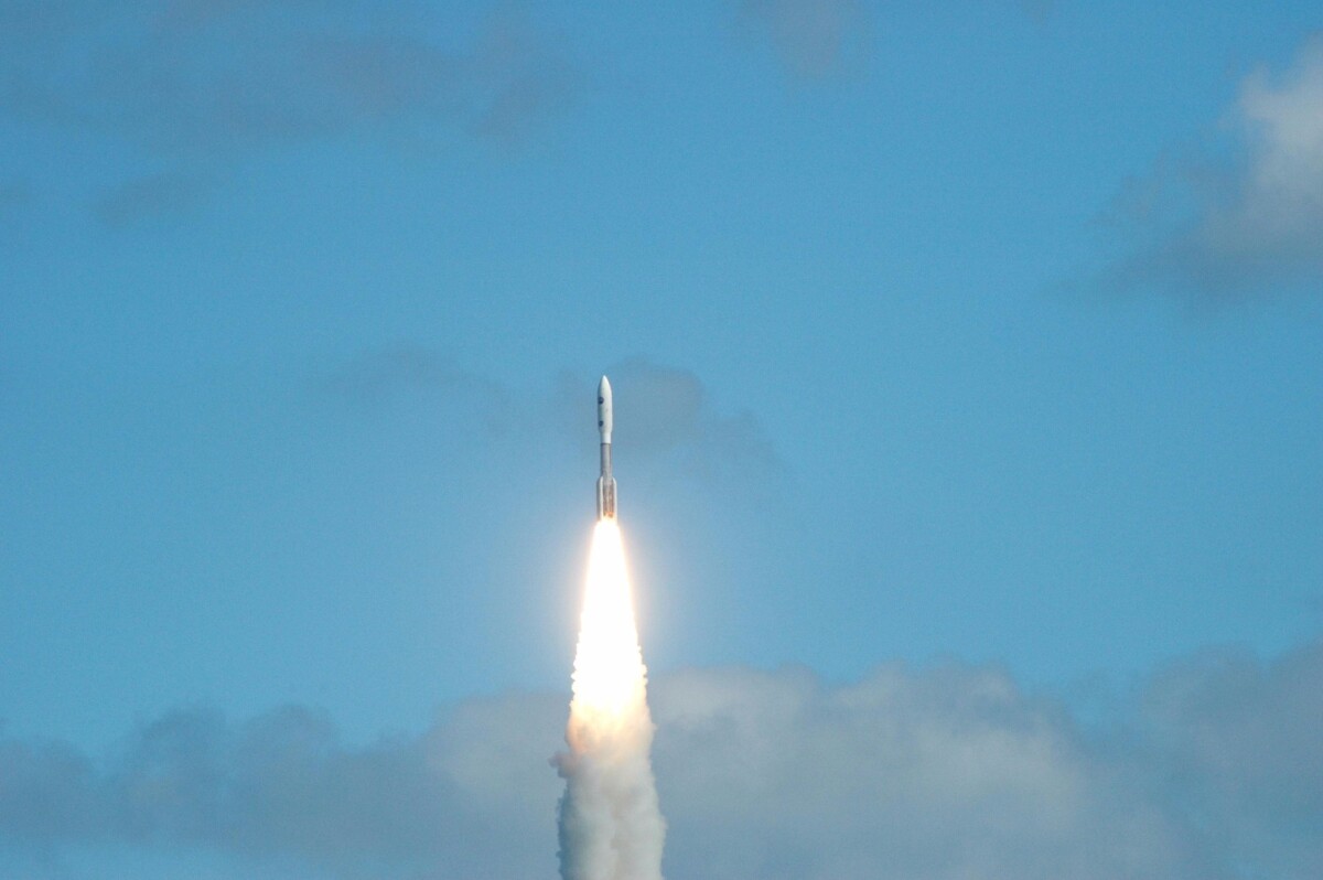 Lift-off of new Horizons in 2006