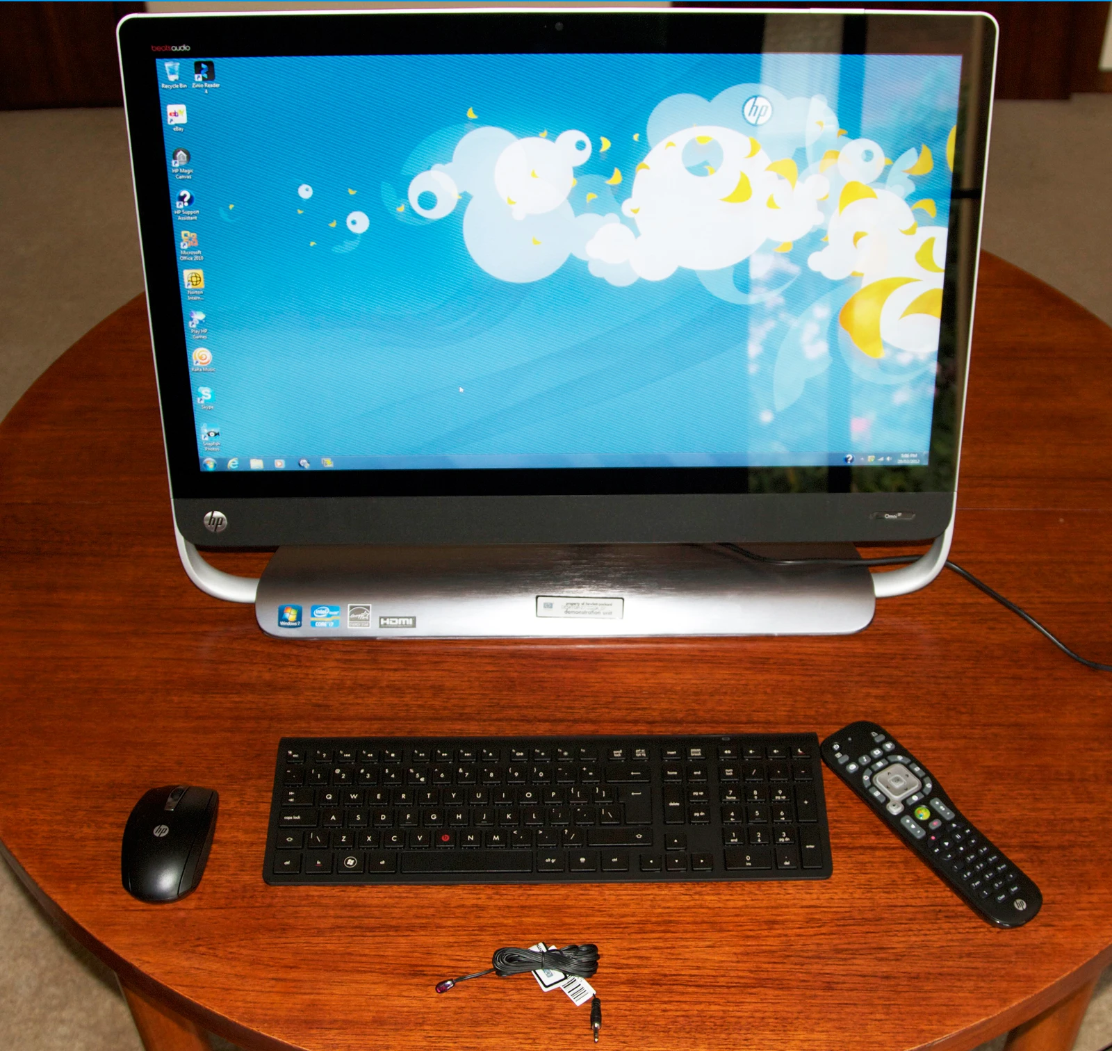The Omni 27 comes with a wireless mouse and keyboard as standard and a media remote as an optional extra