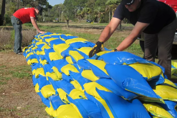 Sandbricks offer a number of design advantages over the traditional sandbag