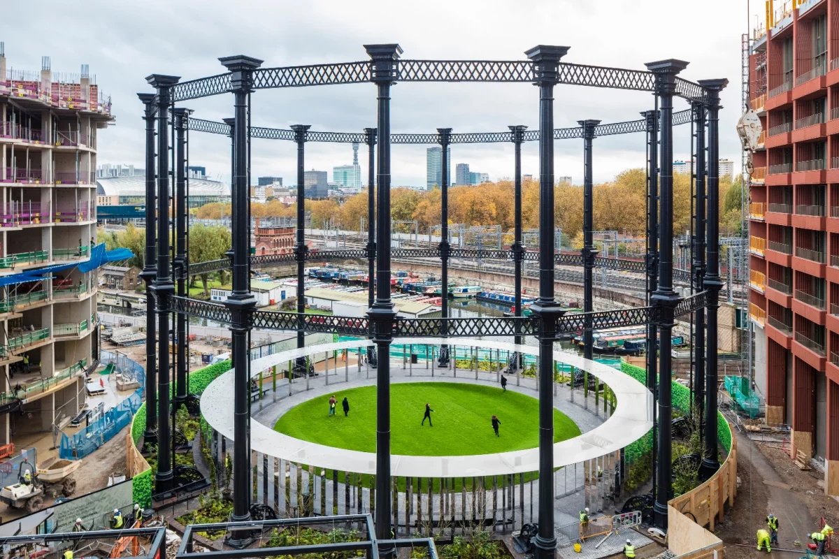 The circular guide frame of Gasholder No. 8 is 25 m (82 ft) high