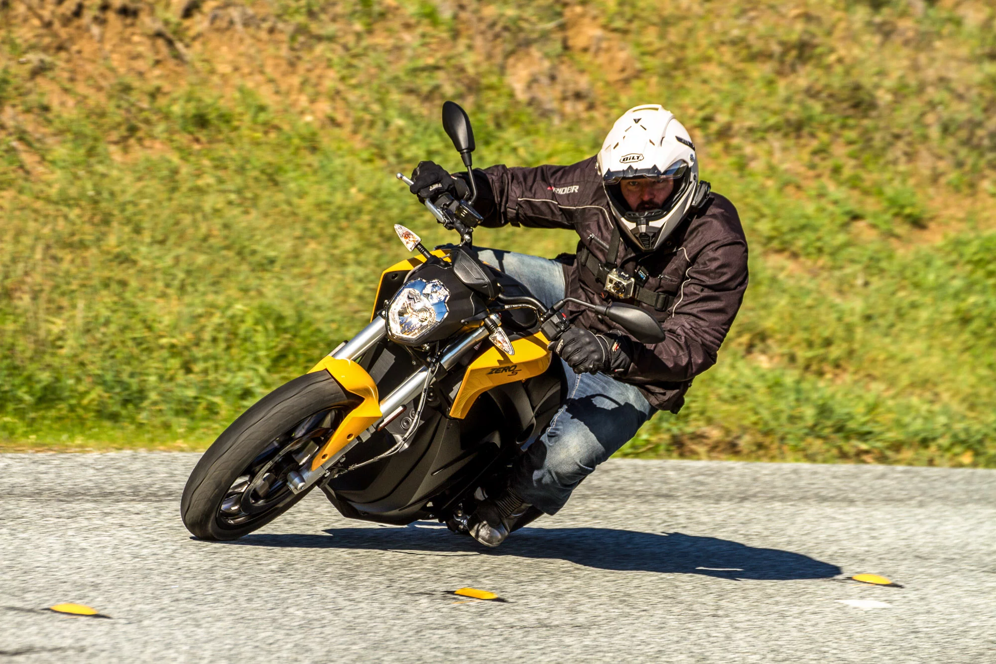 2015 Zero S - if you can carry a bit of corner speed, it's great fun in the twisties (Photo: Joe Salas/4theriders.com)