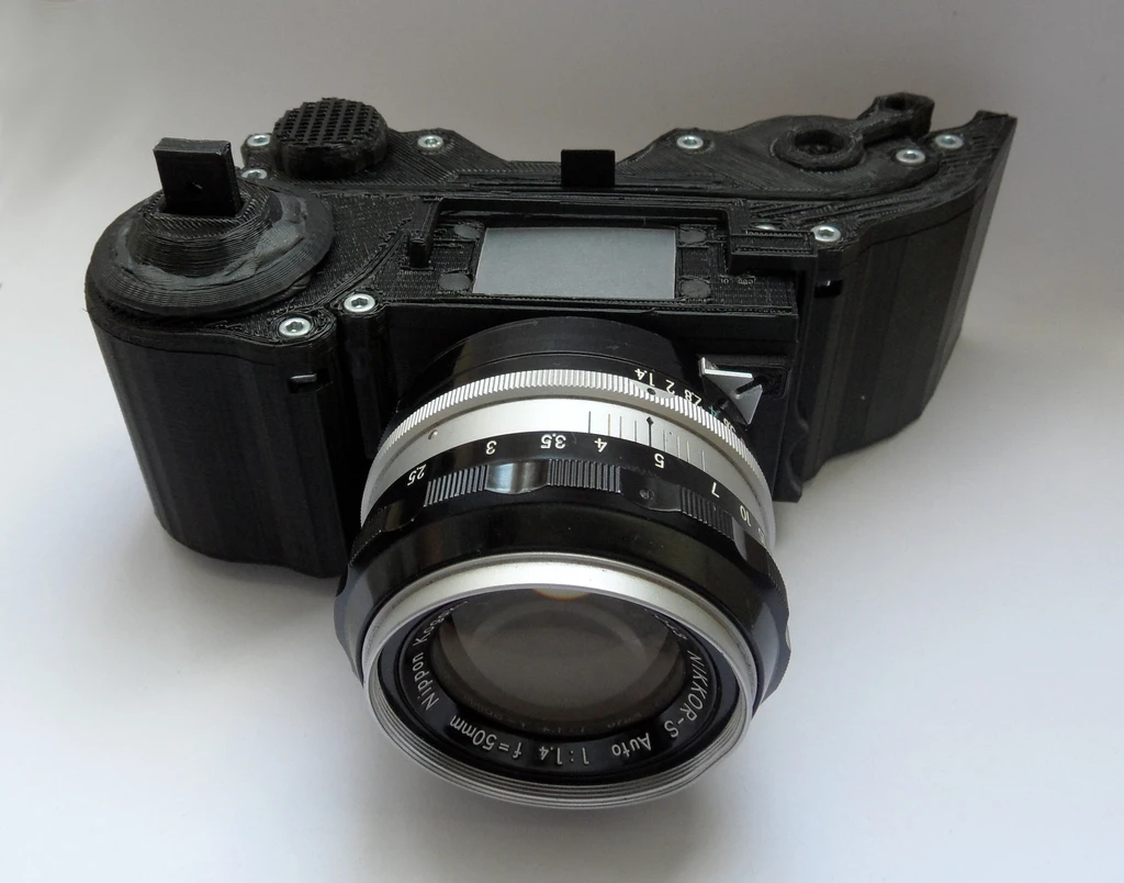 Léo Marius' 3D printable OpenReflex SLR camera
