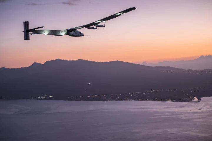 Solar Impulse 2 approaching Hawaii