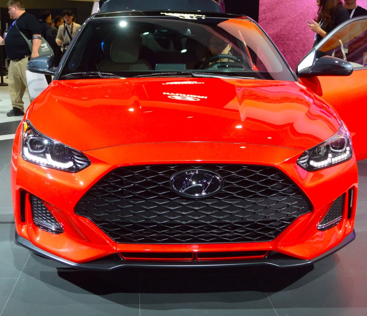 Gone is the cascading grille of the previous Veloster and in is the new mesh grille in vogue with all new Hyundai models