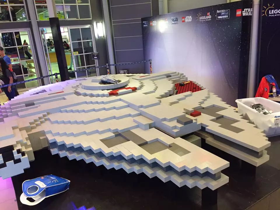 The model is built using "four-times building bricks" or blocks that are assembled using regular Lego blocks to be four times the size