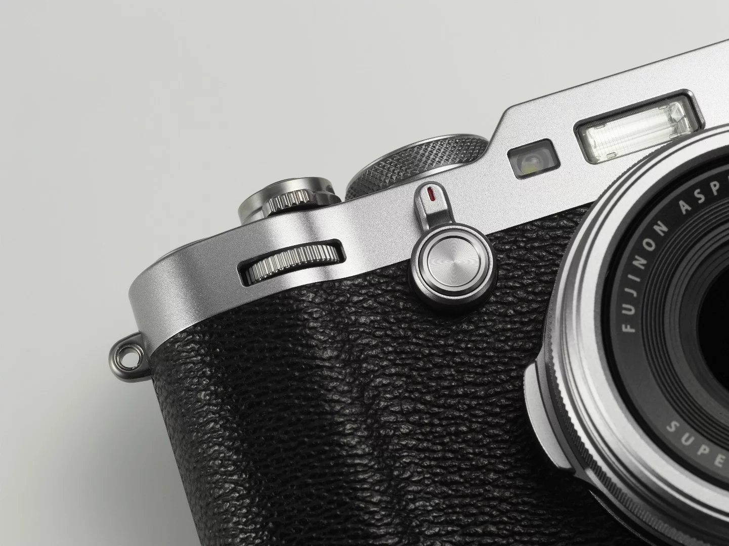 The Fujifilm X100F has the same retro looks as its predecessors